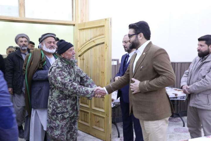 دیدار مشاور امنیت ملی با وارثین شهدای نیروهای امنیتی در بلخ