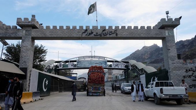Pakistan reopens main Afghan border crossing after brief closure