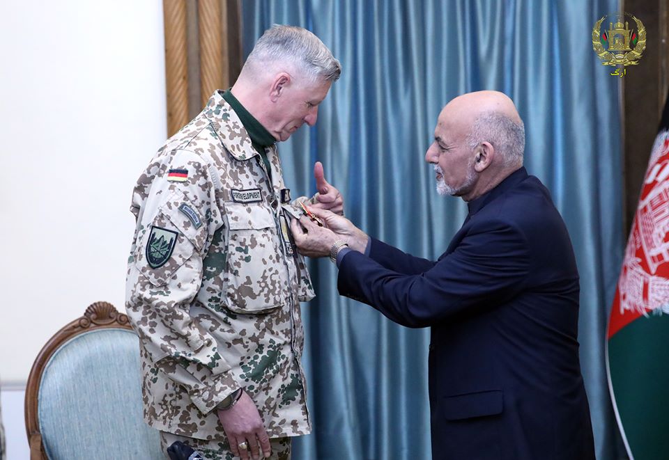 Afghan President Confers State Medal on Outgoing RS General