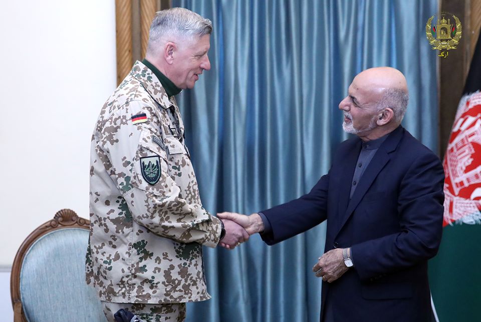 Afghan President Confers State Medal on Outgoing RS General