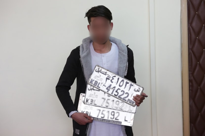 دزد نمبر پلیت موترها در کابل به چنگ پولیس افتاد