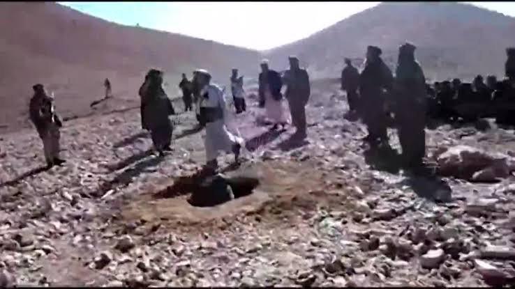 سنگسار یک دختر در ولایت غور توسط طالبان + ویدئو