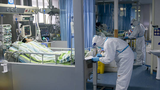 China ‘Urgently Needs’ Medical Gear and Masks as Virus Toll Tops SARS