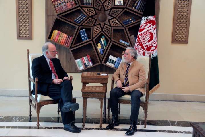 عبدلله عبدالله با سفیر امریکا در کابل دیدار کرد
