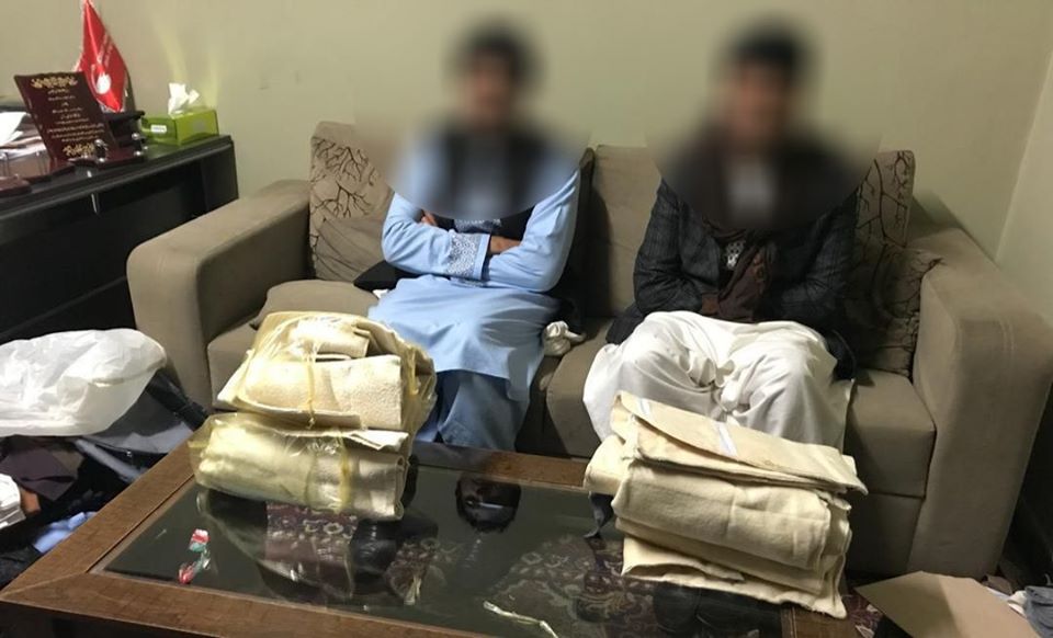 دستگیری چهار قاچاقچی مواد مخدر در میدان‌های هوایی کابل و قندهار