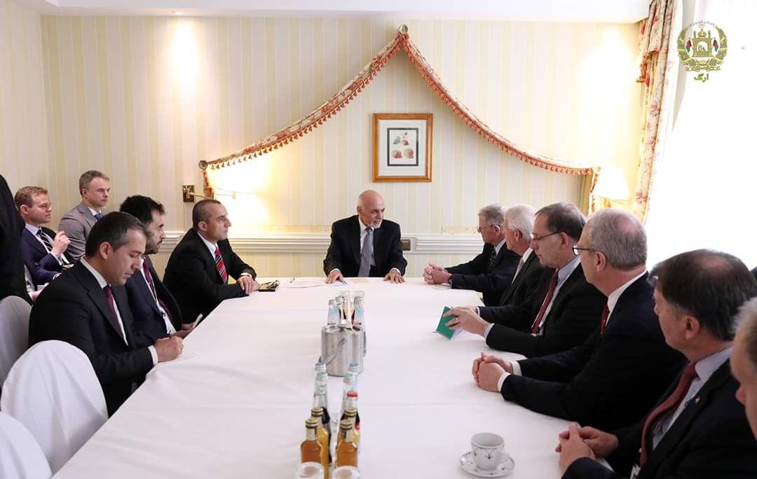 دیدار اشرف غنی  با سناتوران امریکایی در مونیخ