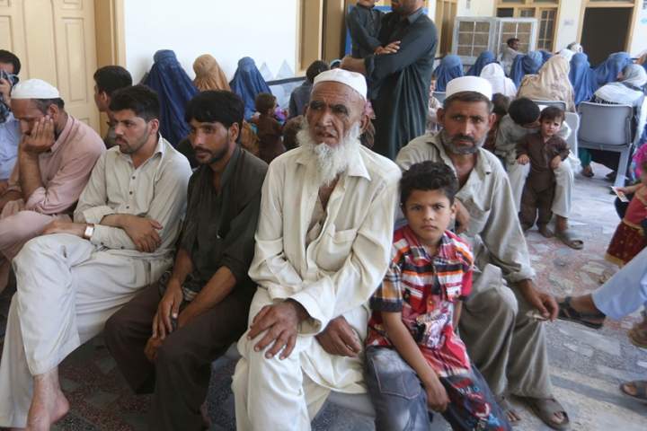 China helps Afghan refugees with medical aid