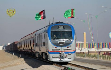 حمل و  نقل اموال تجارتی، از طریق خط آهن به‌گونۀ عادی میان افغانستان و ازبکستان جریان دارد