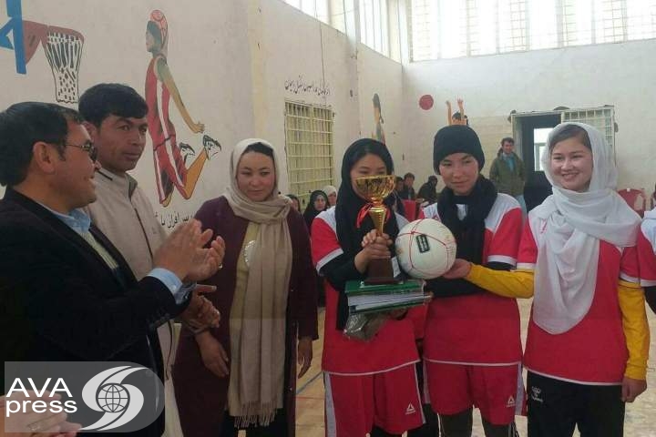 تیم‌های "شمامه" و "آشیانه‌ثمر" برنده مسابقات هندبال و والیبال بانوان در بامیان شدند