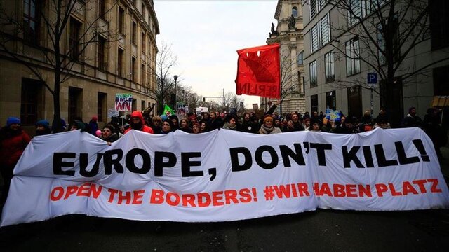 تظاهرات آلمانی‌ها در حمایت از پناهجویان در مرز یونان