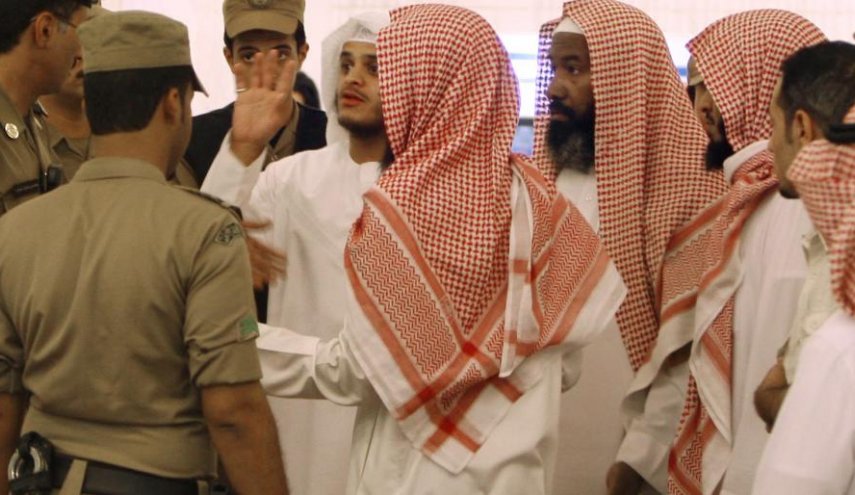 ادامه یکه‌تازی بن سلمان.. بازداشت ۲۹۸ مقام دولتی در عربستان