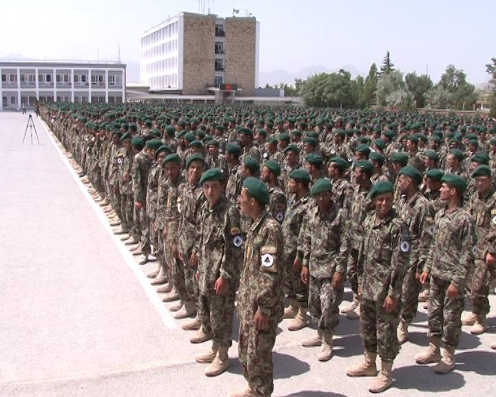 ۹۳۲ افسر، بریدمل و سرباز از مرکز تعلیمی نظامی کابل فارغ شدند