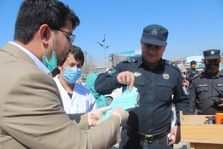 کمپاین یک هفته‌ای توزیع ماسک و مواد ضدعفونی‌کننده در غرب کابل