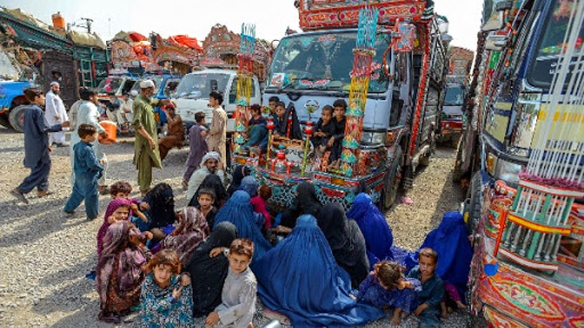 Voluntary repatriation of Afghan refugees from Pakistan temporarily suspended