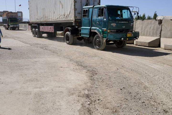 وزارت مالیه: امروز 50 کامیون مواد خوراکی از مرز اسپین بولدک وارد کشور شده است