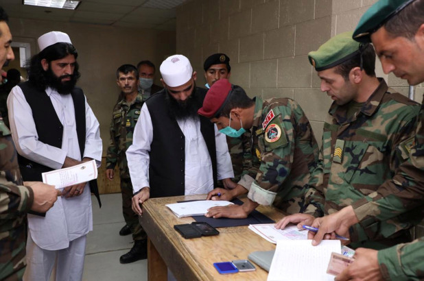Afghan government releases another 100 Taliban prisoners after collapse of talks