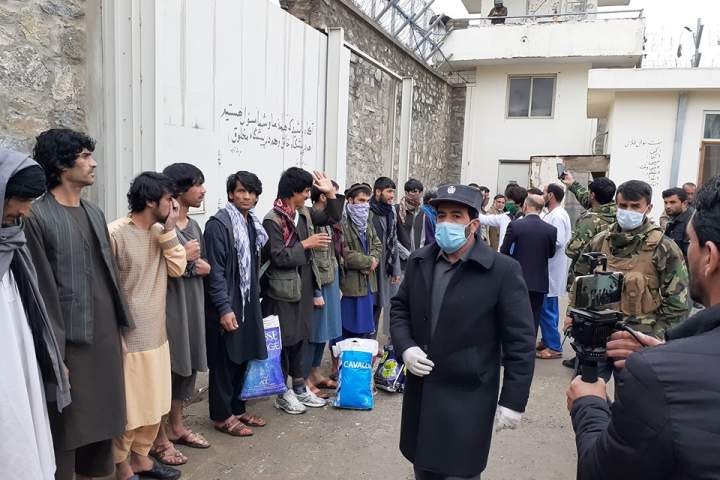 زندانیان پروان: فرمان آزادی‌ هر زندانی ۳۰ هزار افغانی به فروش می‌رسد