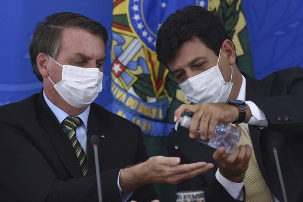 وزیر صحت برازیل در پی مشاجره با رئیس جمهوری اخراج شد