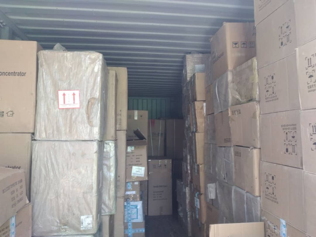 نخستین محموله دارویی و تجهیزات مورد نیاز مراکز تجرید کرونا به دست مقام‌های صحی هرات رسید