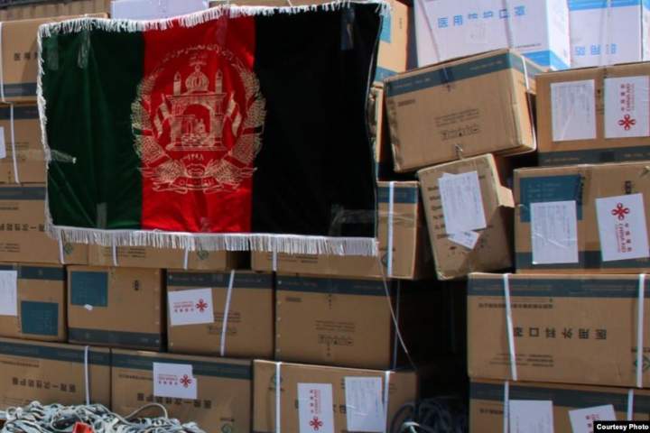 تاجران افغان مقیم چین بیش از یک تن مواد صحی به افغانستان کمک کردند