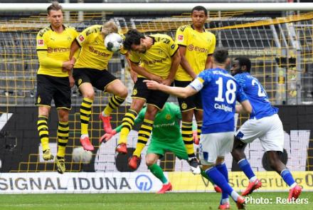 Soccer: Dortmund Explode Into Action as Bundesliga Restarts