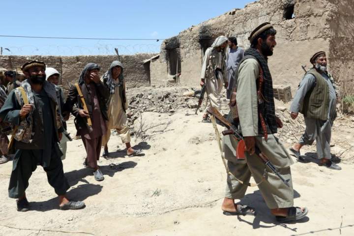 6 سرباز خیزش مردمی در حمله طالبان در تخار جان باختند