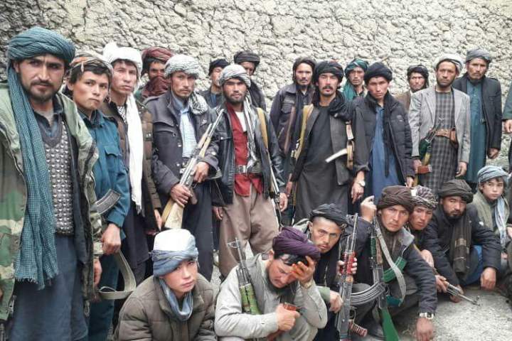 تسلیم شدن 31 نفر بشمول سه سرگروه طالبان به پولیس سرپل