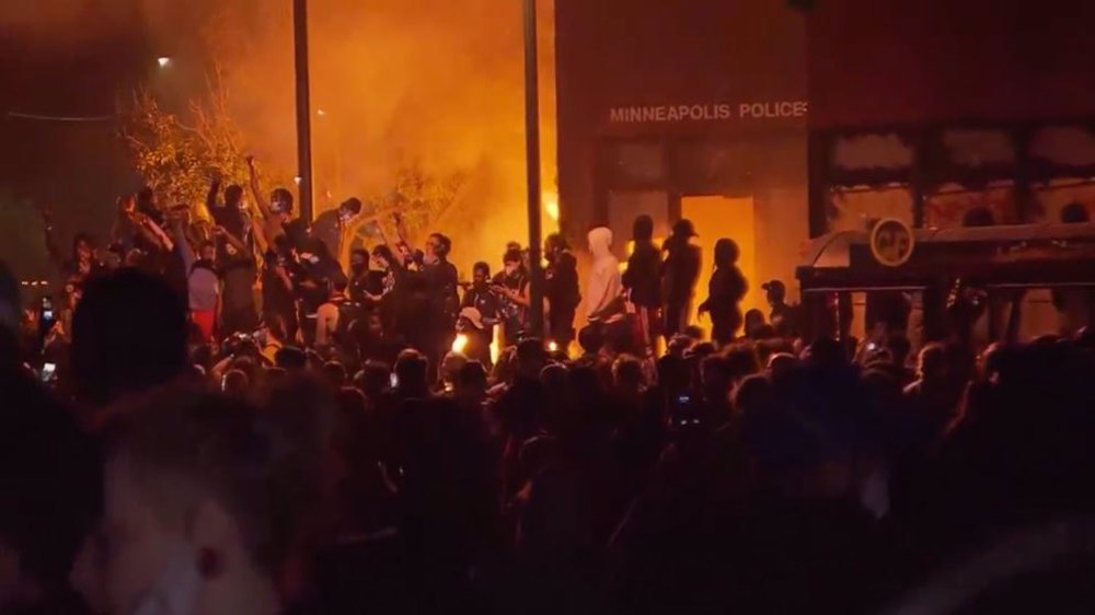 Protests flare across US over police killing of African Americans