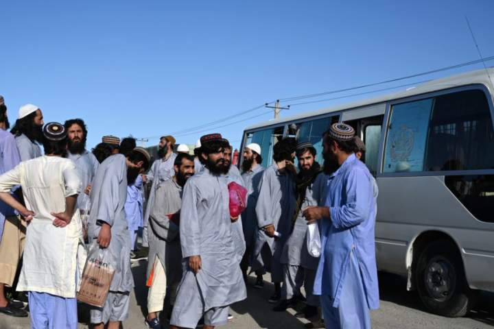 افغان حکومت ۷۱۰ طالب بندیان ازاد کړل ـ فیصل