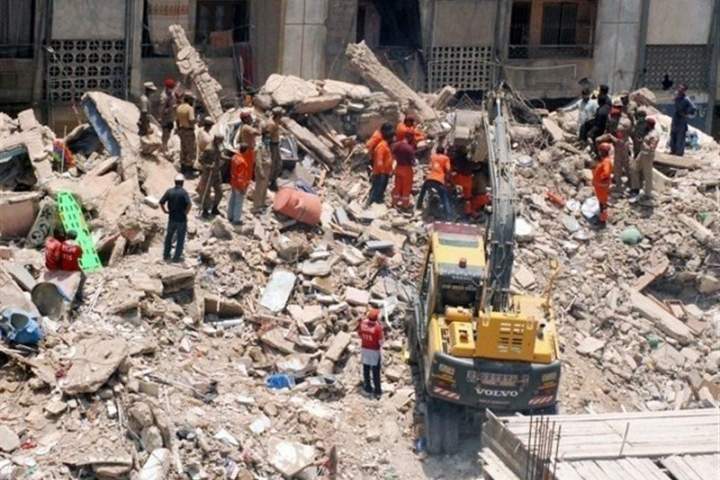 بر اثر فروریختن یک ساختمان در پاکستان 22 نفر جان باختند