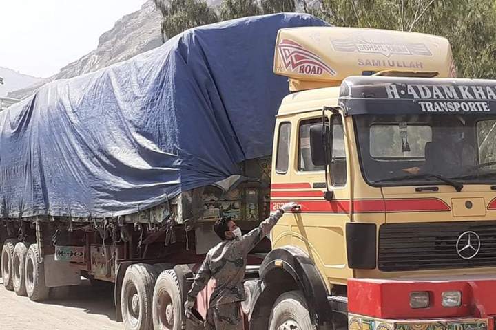صادرات کالاهای تجارتی افغانستان به پاکستان آغاز شد