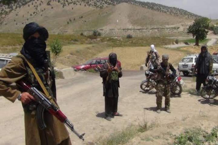 طالبان در شاهراه نمبر یک ولایت فاریاب از تاجران مالیات می‎گیرند