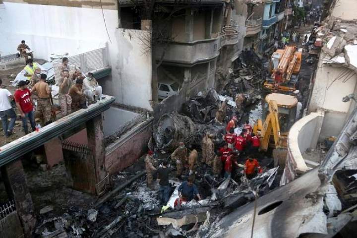 خطای انسانی، علت سقوط هواپیمای پاکستانی اعلام شد