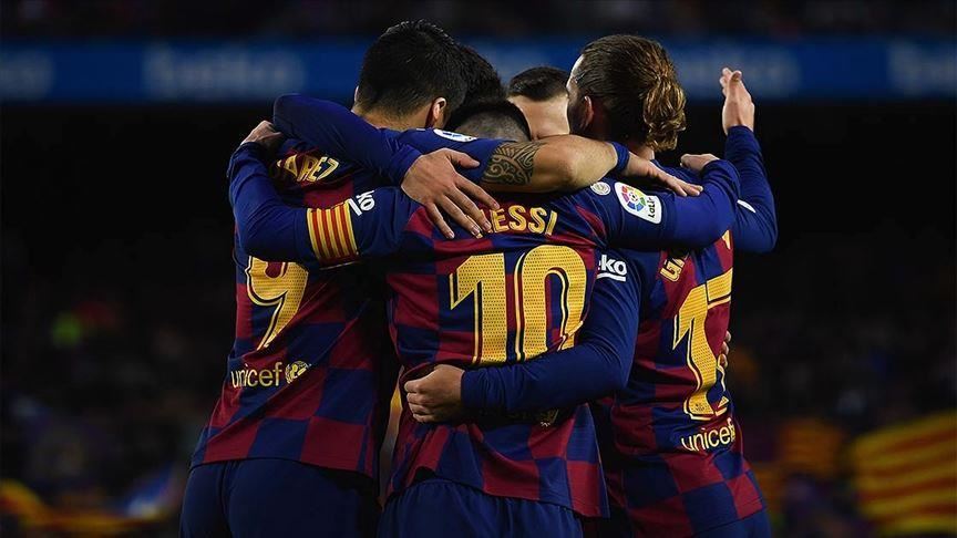 Barcelona keep title hopes alive with away victory