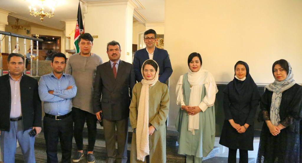 برخی از نیروهای متخصص پزشکی مهاجر در دیدار با سفیر افغانستان در تهران