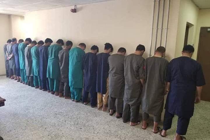 پولیس کابل یک گروه 16 نفری را به اتهام جرایم جنایی بازداشت کرد