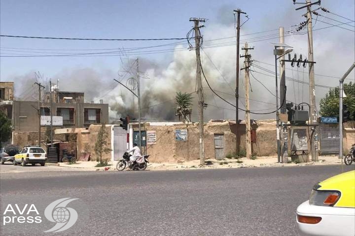 حریق کامل یک گدام در مرکز شهر مزارشریف/ شهروندان: بی‌کفایتی اطفائیه سبب اوج گرفتن آتش شد