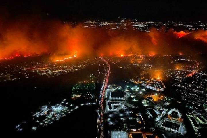 آتش‌سوزی در امریکا؛ حدود 8 هزار در کالیفرنیا مجبور به ترک خانه‌هایشان شدند