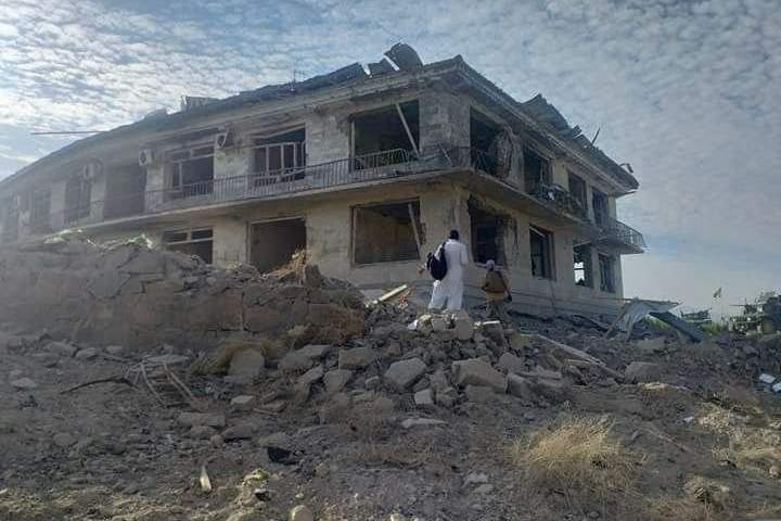 شهید و زخمی شدن 8 سرباز و کشته شدن دو مهاجم در حمله موتربمب در شهر گردیز