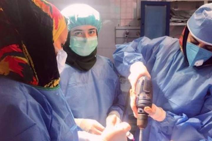 عملیات جراحی مغز توسط پزشکان زن در هرات با موفقیت به انجام رسید