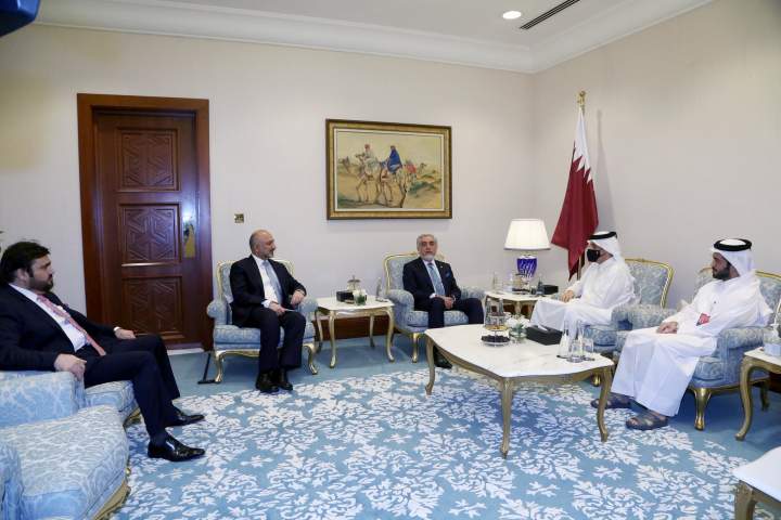 عبدالله در دیدار با وزیر خارجه قطر: امیدواریم طالبان از این فرصت تاریخی برای پایان جنگ استفاده کنند