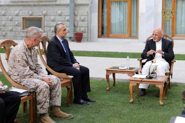 غنی با مک کینزی در مورد آغاز مذاکرات صلح و حمایت از نیروهای امنیتی افغانستان گفتگو کرد