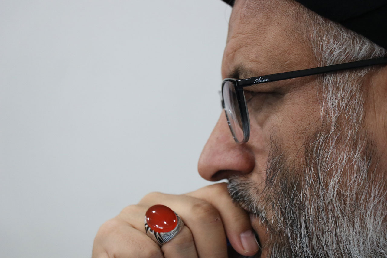 حسینی مزاری: موضع سرور دانش به حق است/ او نباید معذرت‌خواهی کند