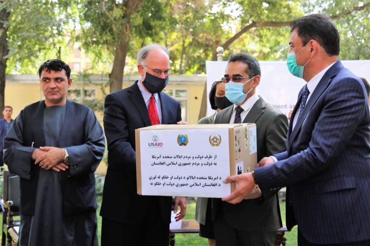 امریکا صد دستگاه تنفس مصنوعی به افغانستان کمک کرد