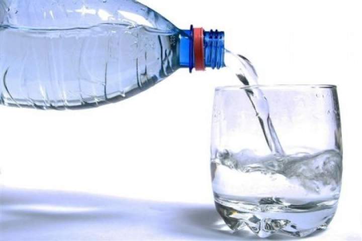 خواص فراوان نوشیدن آب ولرم در ناشتا