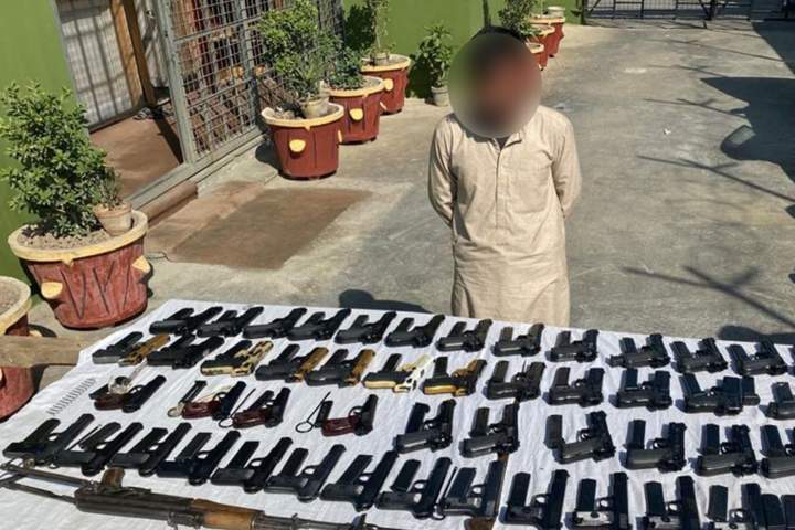 فردی که قصد قاچاق بیش از 50 سلاح را داشت، در ننگرهار بازداشت شد