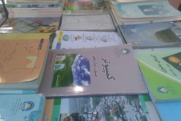 فروش کتب درسی در بازار علی‌رغم نبود کتاب در مکاتب بلخ