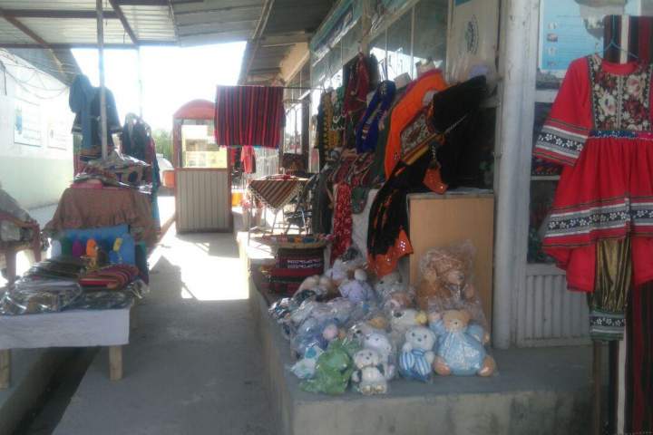 برگزاری نمایشگاه مواد غذایی و صنایع دستی زنان در سایه نبود بازار فروشات در مزارشریف