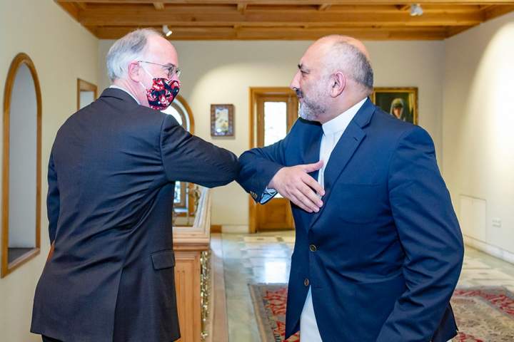 په افغانستان کې د متحده ایالاتو سفارت له شارژدافیر سره د بهرنیو چارو سرپرست وزیر کتنه