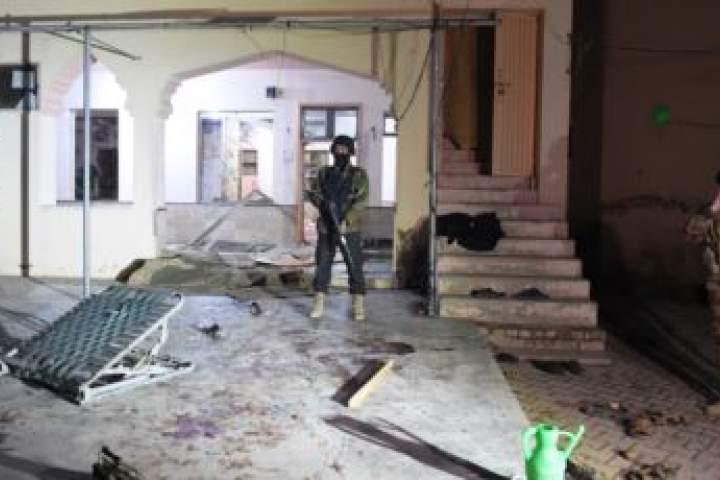 انفجار در یک مدرسه دینی در پشاور پاکستان باعث کشته و زخمی شدن ده‌ها تن شد